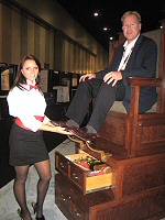 provides shoe shine services including nationwide convention services